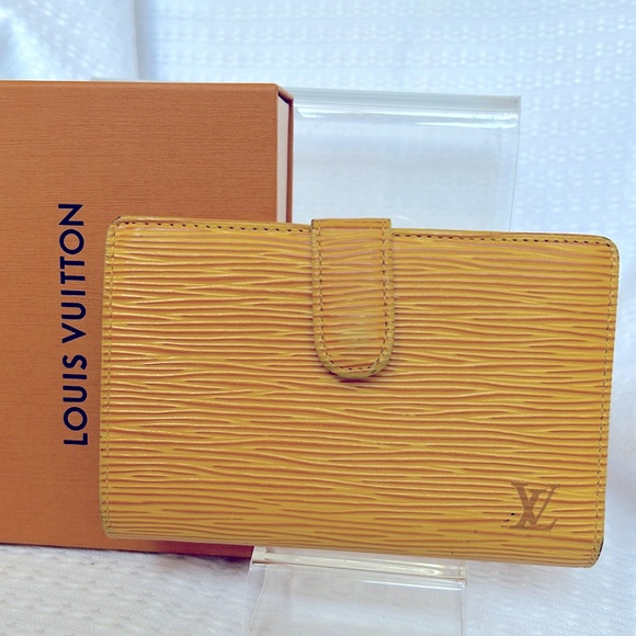 Louis Vuitton Epi wallet - Picture 1 of 12
